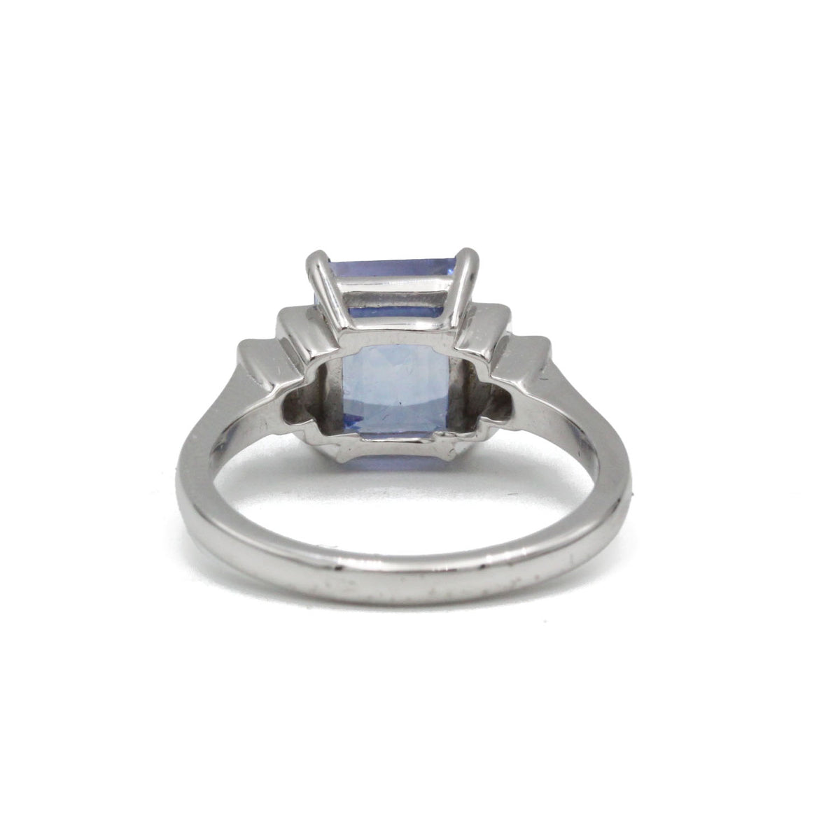 Bague en platine, saphir et diamants