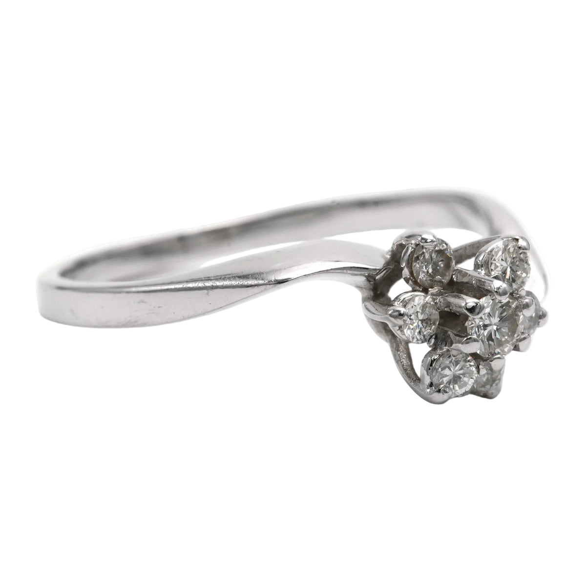 Marguerite Ring in White Gold and Diamonds