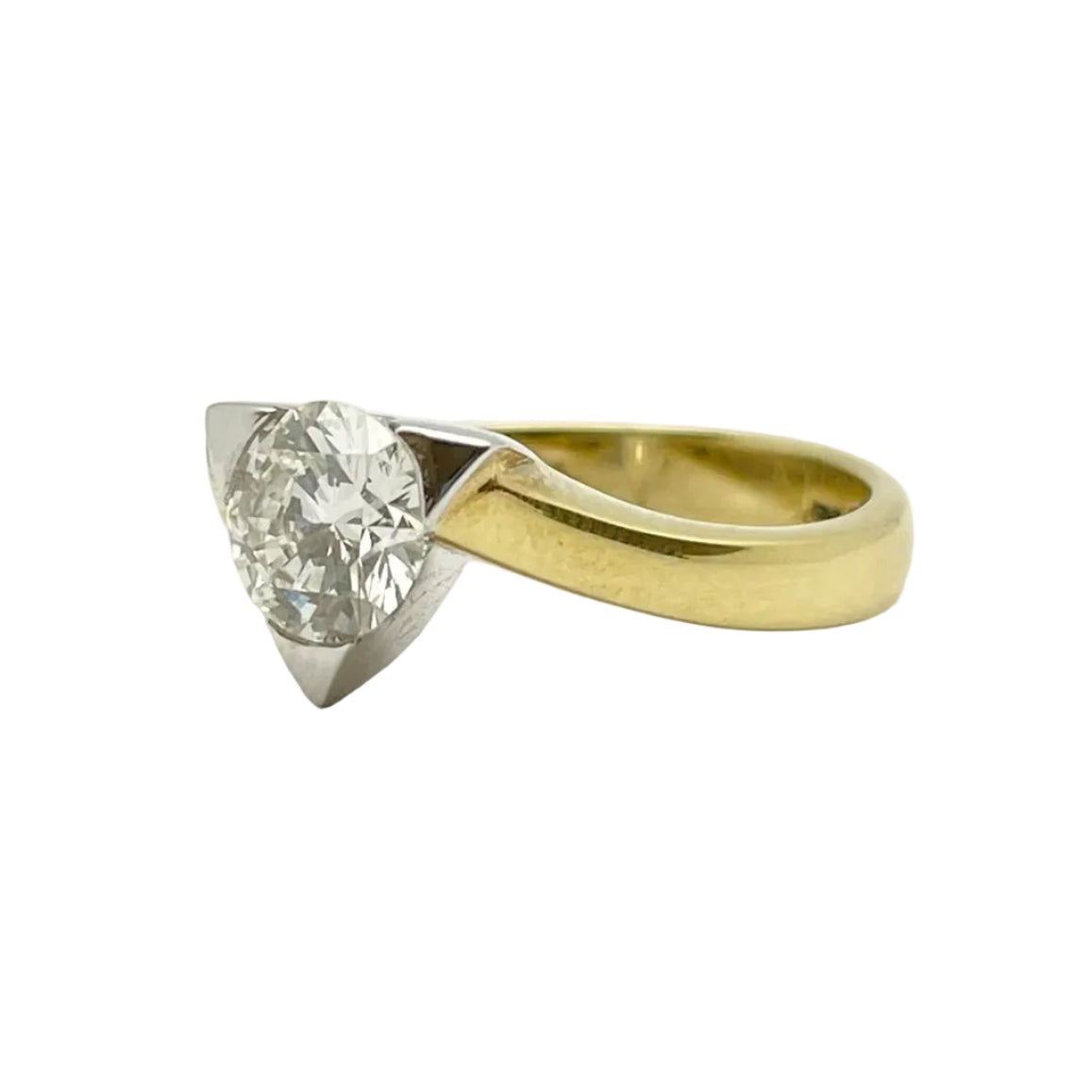 Solitaire Ring in White Gold, Yellow Gold, and Diamond
