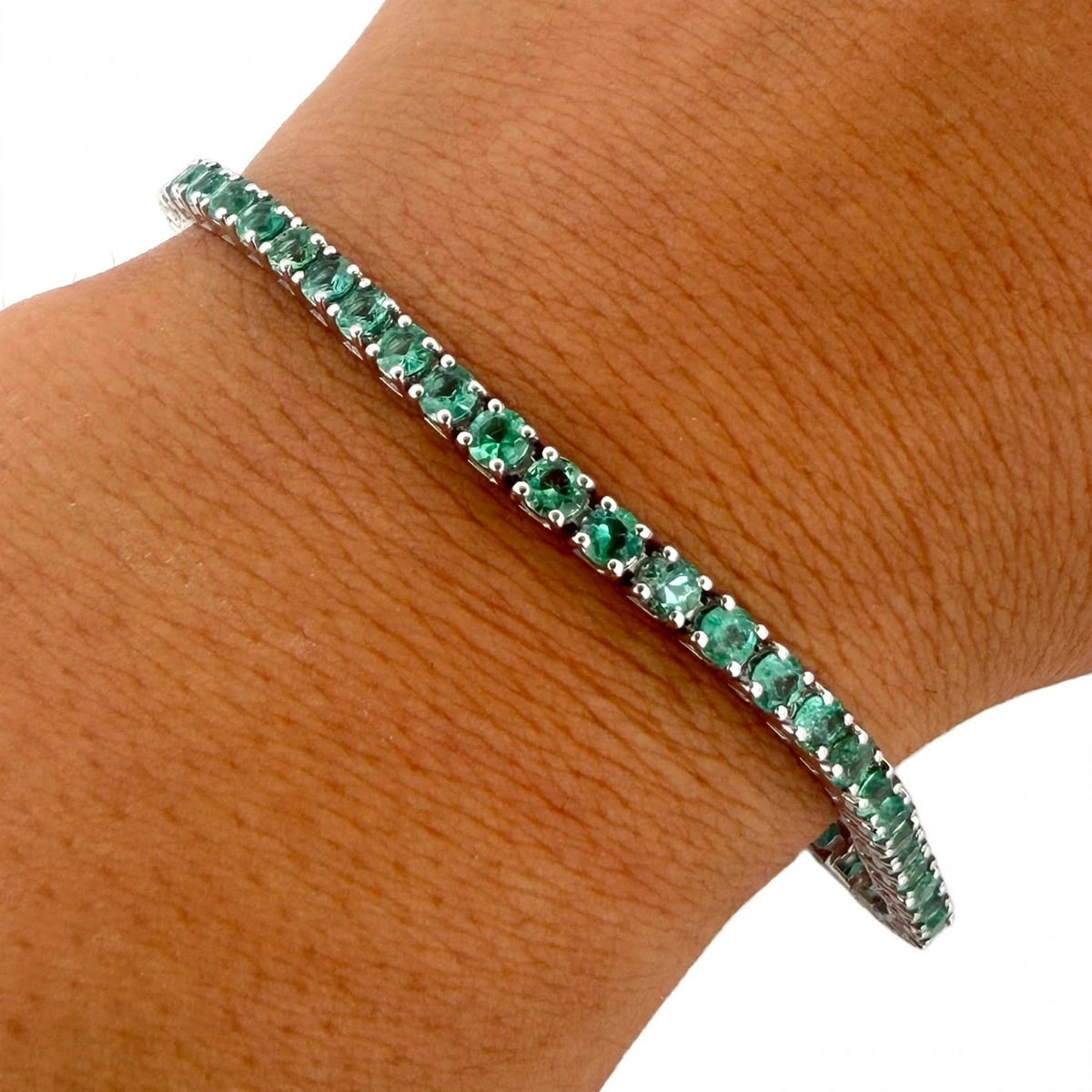 "Ligne" Bracelet in White Gold and Emeralds