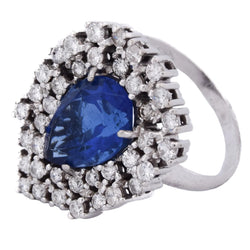 Entourage Ring in white gold, sapphire, and diamonds