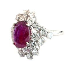 18K white gold ring with a central ruby and diamonds