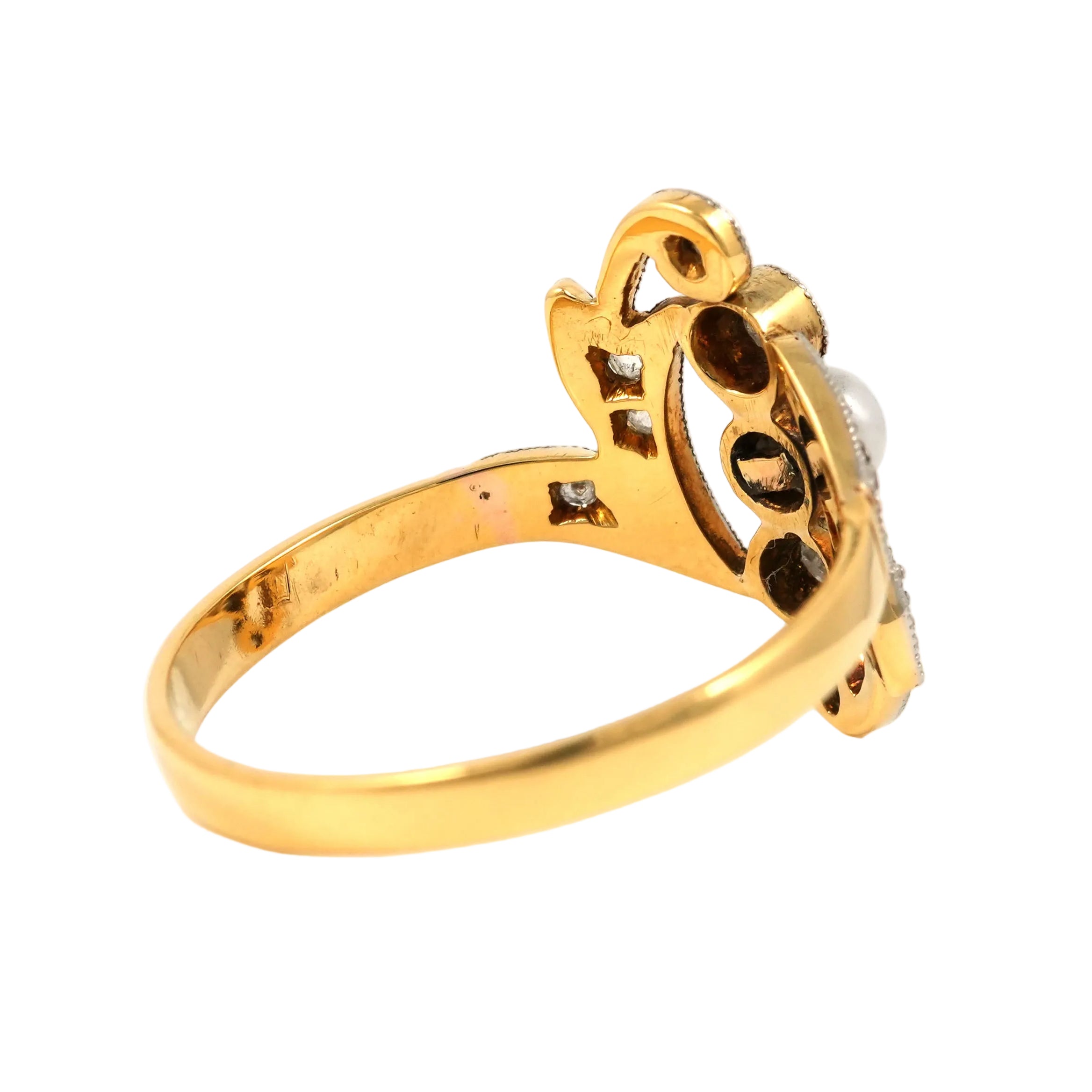 Yellow Gold Ring with a Pearl and Diamonds