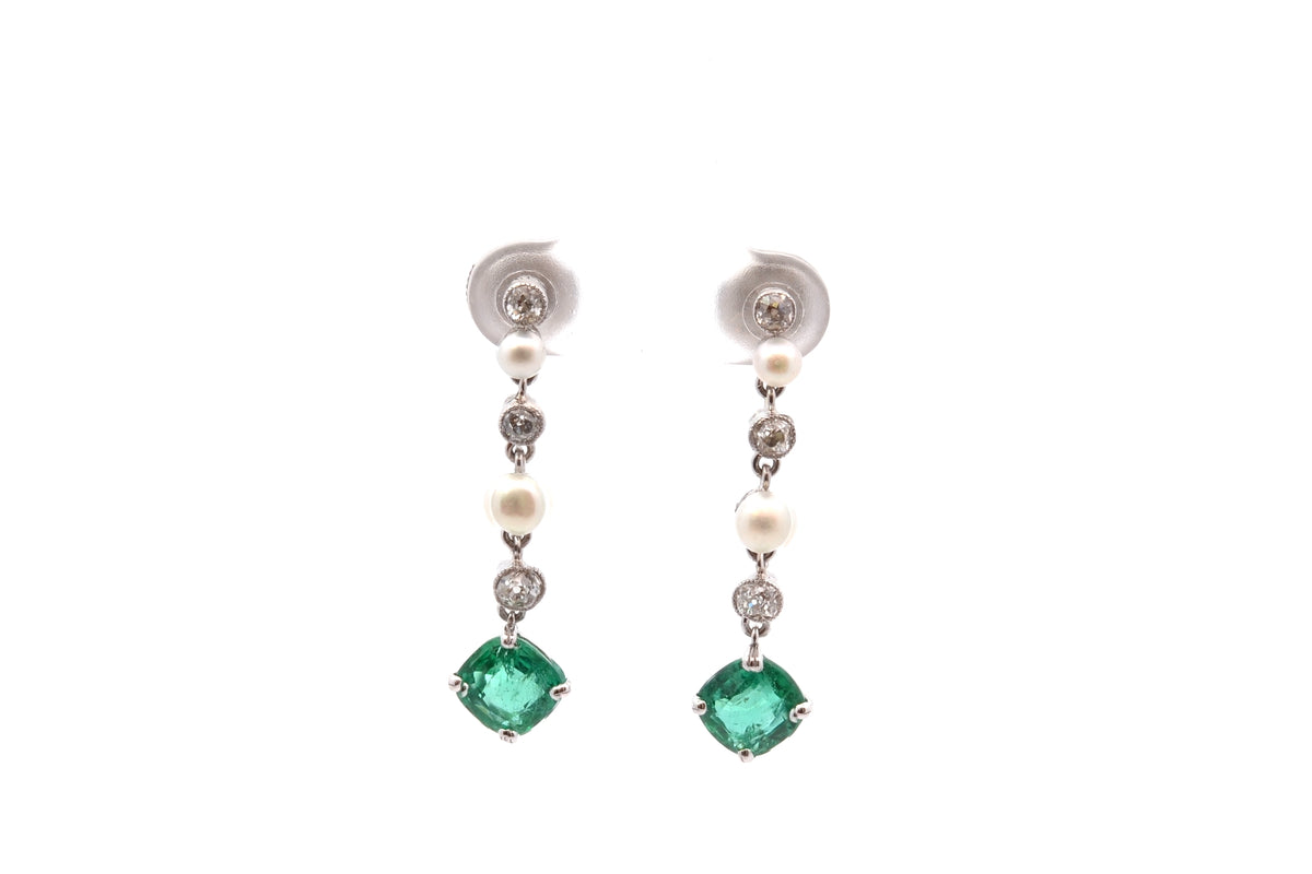Boucles d'oreilles Pendantes en or blanc, platine, émeraudes, perles et diamants