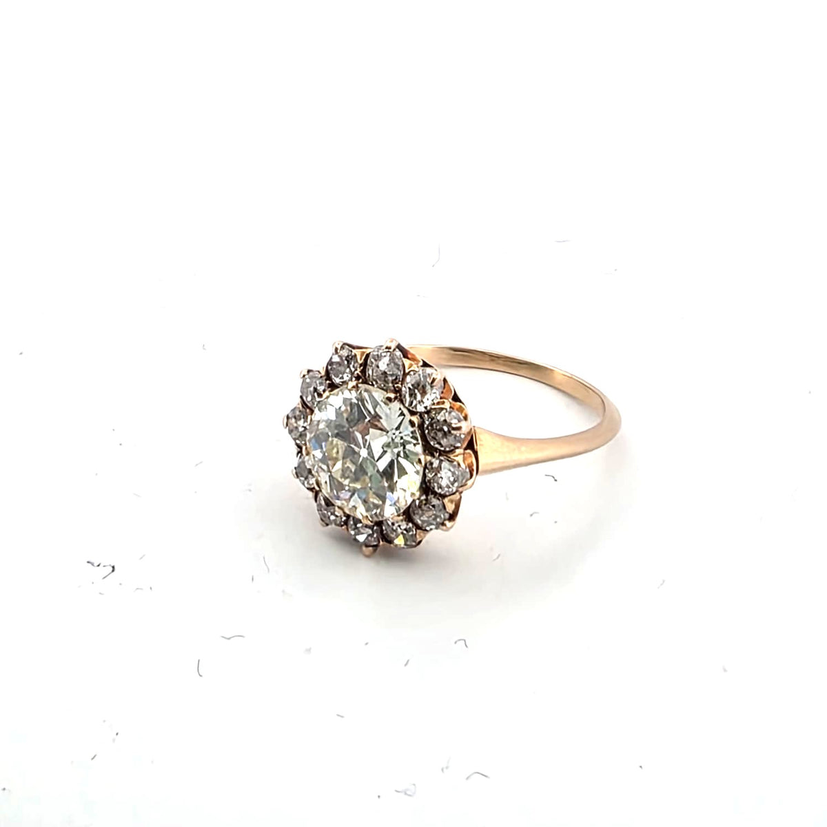 Bague Entourage en or jaune et diamants