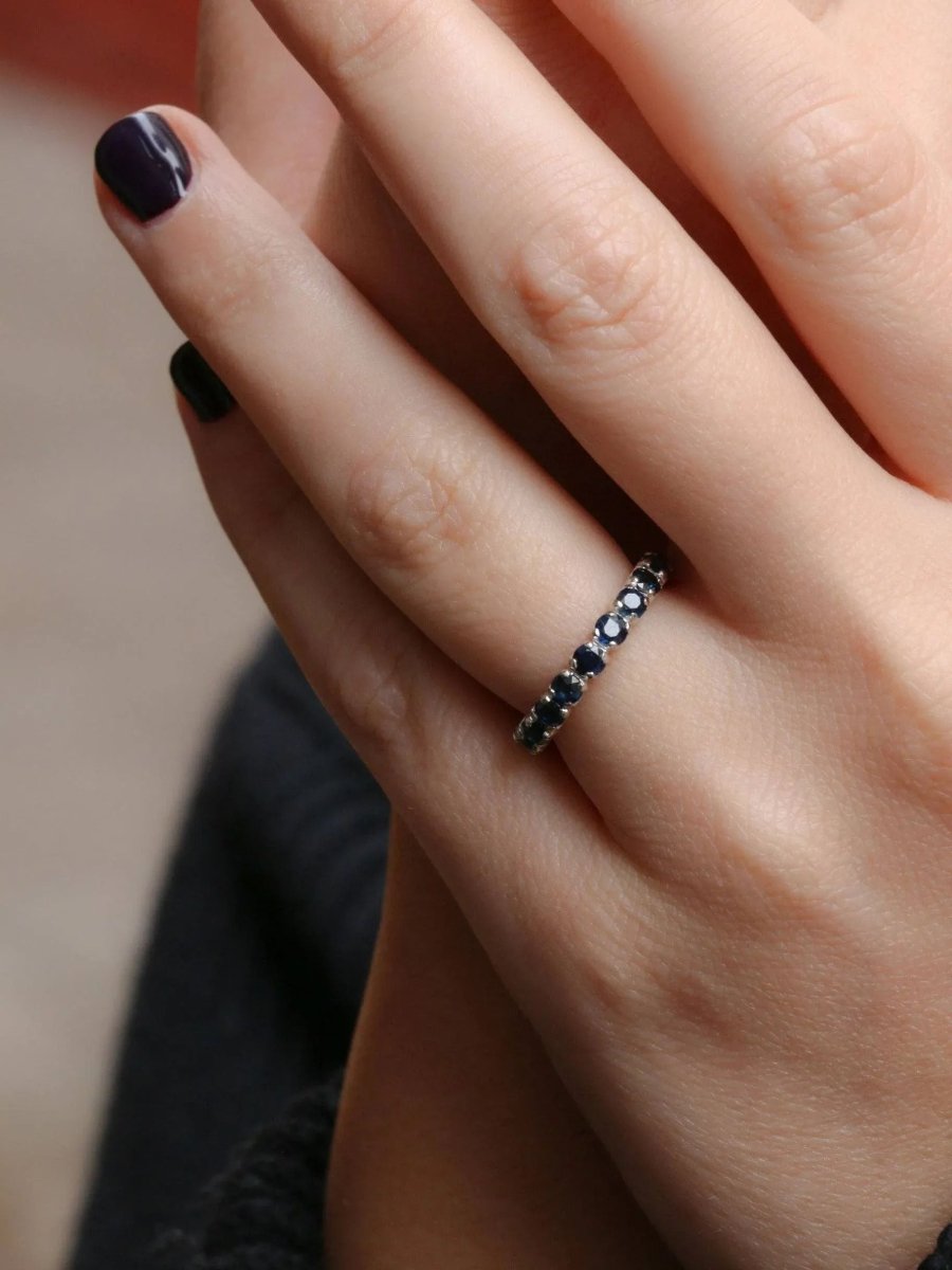 Alliance américaine vintge en or blanc et saphirs - Castafiore