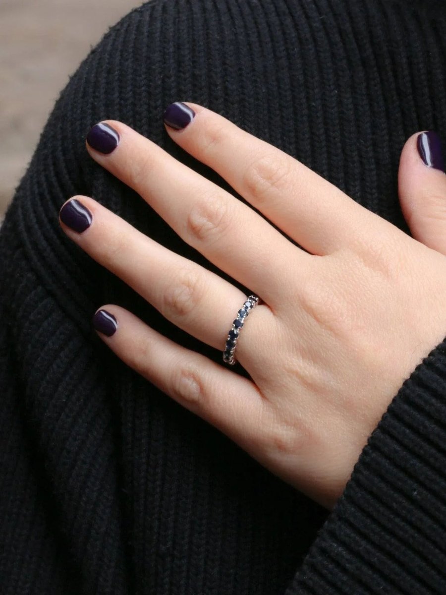 Alliance américaine vintge en or blanc et saphirs - Castafiore