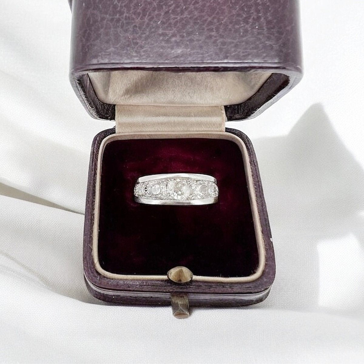 Alliance Art Deco en platine Diamants en Chute 1,5 carat. Circa 1930 - Castafiore