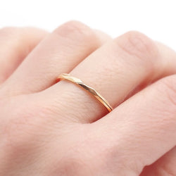 Alliance double jumelles biseautée en or - Castafiore