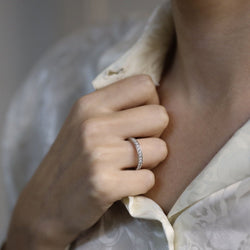 Alliance en or gris 18 Cts avec 1,00 Cts diamants brillants G - VS. Taille 54 - 55 - Castafiore