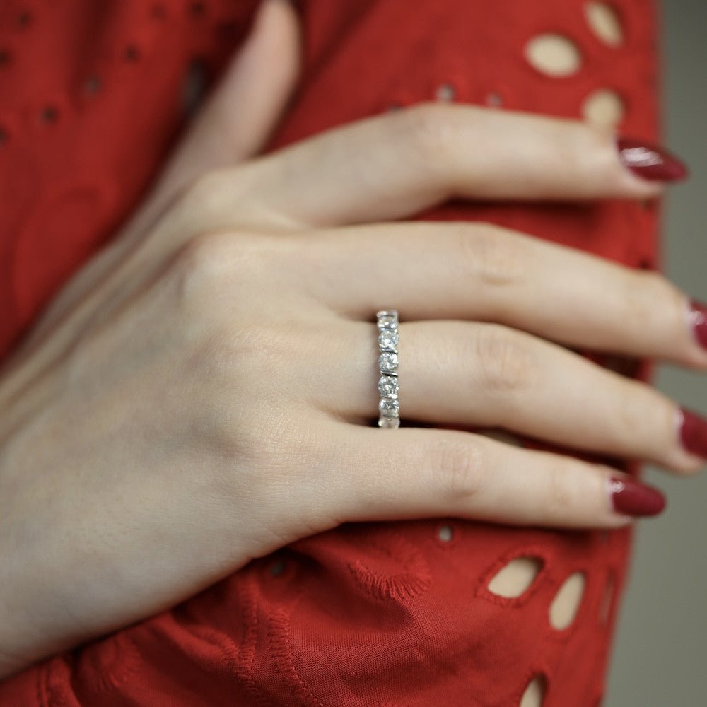 Alliance en or gris 18 Cts avec 2,40 Cts de diamants H - VS. Taille 50 - Castafiore