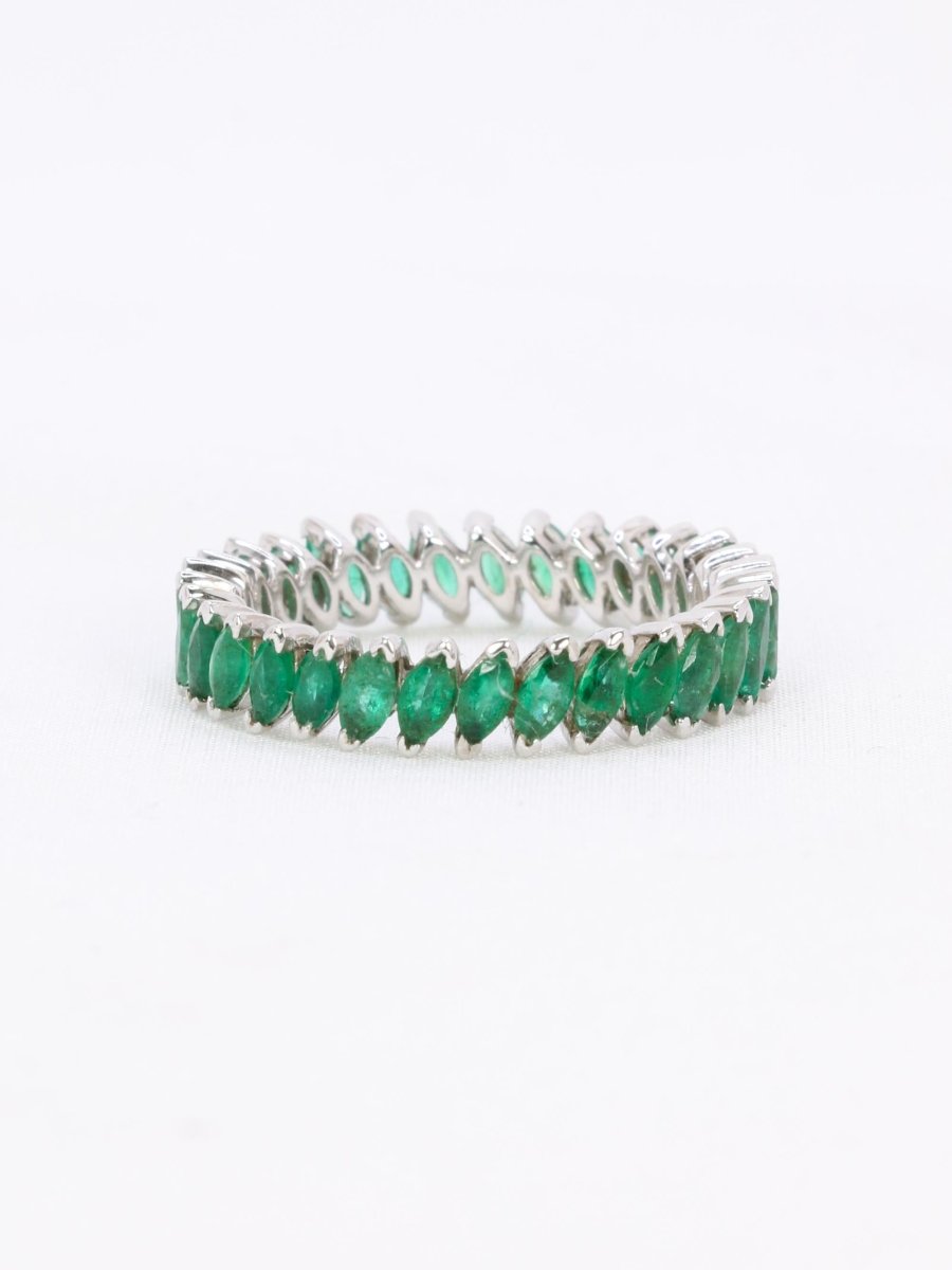 Alliance or blanc émeraudes taille marquise 2 carats - Castafiore