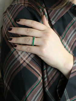 Alliance or blanc émeraudes taille marquise 2 carats - Castafiore