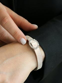 ANDRE COL Montre à secret or blanc diamants - Castafiore