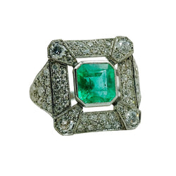 ANILLO DE ALTA JOYERÍA EN PLATINO CON ESMERALDA Y DIAMANTES - Castafiore