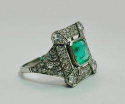 ANILLO DE ALTA JOYERÍA EN PLATINO CON ESMERALDA Y DIAMANTES - Castafiore