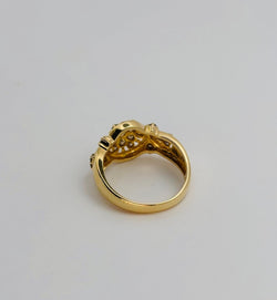 ANILLO DE ORO AMARILLO Y DIAMANTES , DISPUESTOS EN UN PATRÓN FLORAL O ESTRELLADO - Castafiore