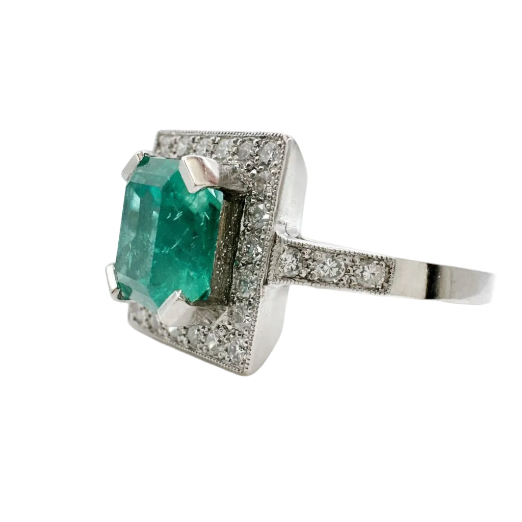 ANILLO DE ORO BLANCO CON ESMERALDA CENTRAL TALLA RECTANGULAR Y DIAMANTES NATURALES - Castafiore