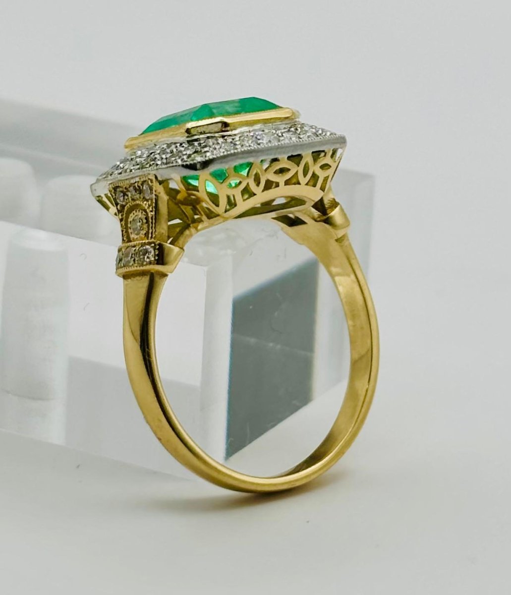 ANILLO EN ORO AMARILLO Y PLATINO CON UNA ESMERALDA Y DIAMANTES - Castafiore