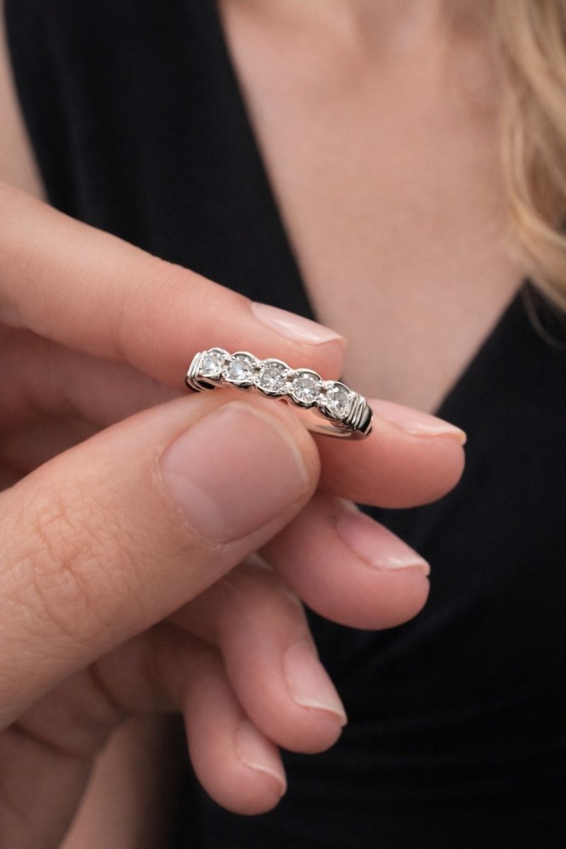 ANILLO EN ORO BLACO Y DIAMANTES - Castafiore