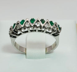 ANILLO EN ORO BLANCO CON ESMERALDAS Y DIAMANTES - Castafiore