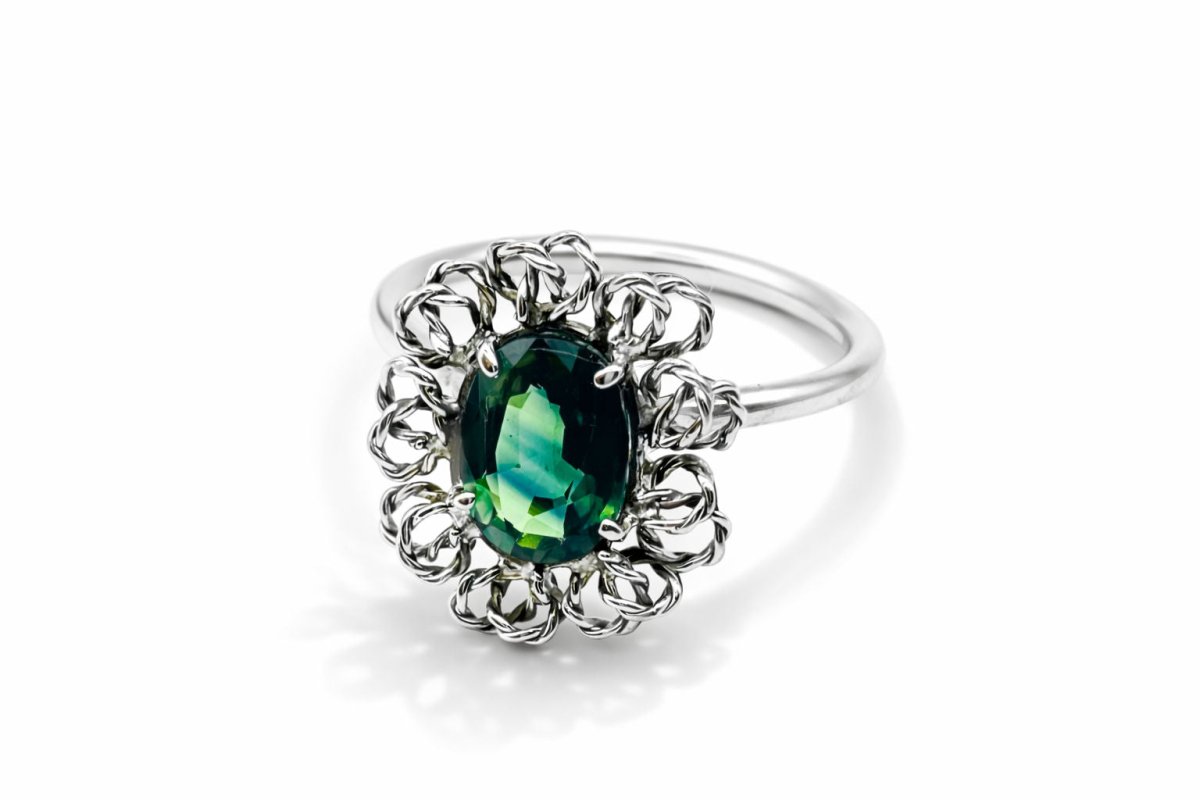 ANILLO EN ORO BLANCO CON ZAFIRO VERDE OVALADO - Castafiore