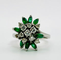 ANILLO EN ORO CON ESMERALDAS Y DIAMANTES - Castafiore