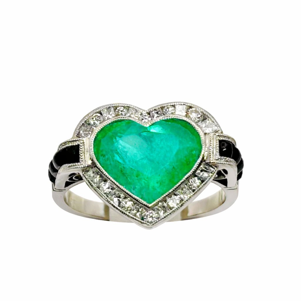 ANILLO EN ORO CON UNA ESMERALDA,DIAMANTES Y ONIX.