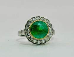 ANILLO EN PLATINO CON ESMERALDA Y HALO DE DIAMANTES - Castafiore