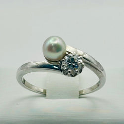 ANILLO TU Y YO EN ORO BLANCO CON PERLA Y DIAMANTE - Castafiore