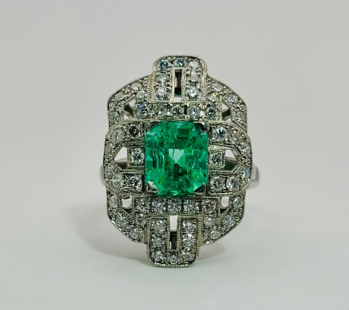 ANILLO VINGATE EN PLATINO CON ESMERALDA Y DIAMANTES - Castafiore