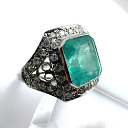 ANILLO VINTAGE EN PLATINO CON DIAMANTES Y ESMERALDA - Castafiore