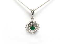 Pendentif en or blanc, émeraude et diamants