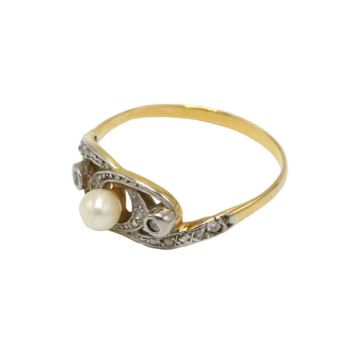 Ring in yellow gold, Platinum, Pearl, and Diamonds