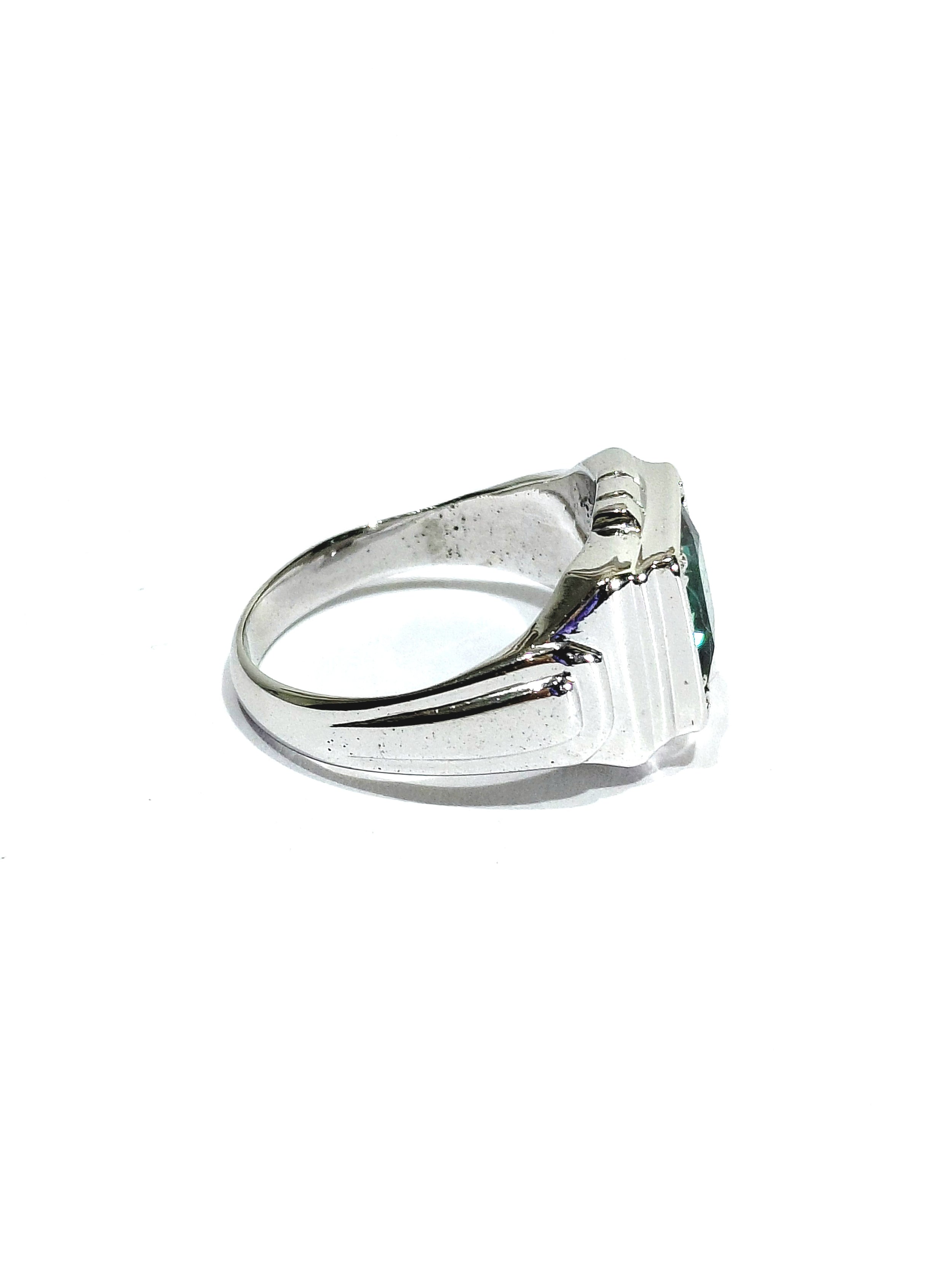 Art Deco Ring in White Gold and Green Tourmaline
