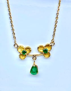 Collier pendentif en or jaune 18 carats et émeraudes