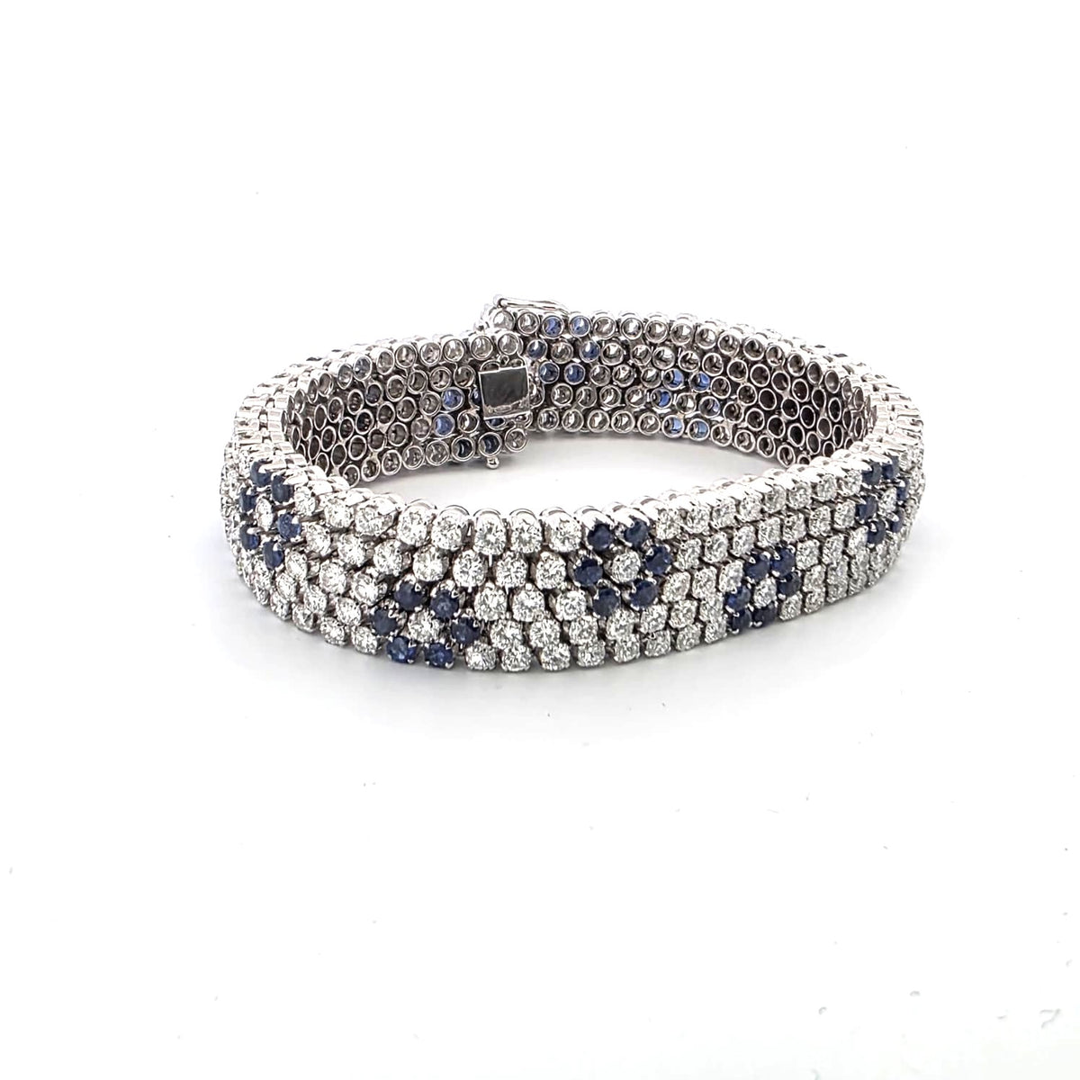 Bracelet Souple en or blanc, saphirs et diamants