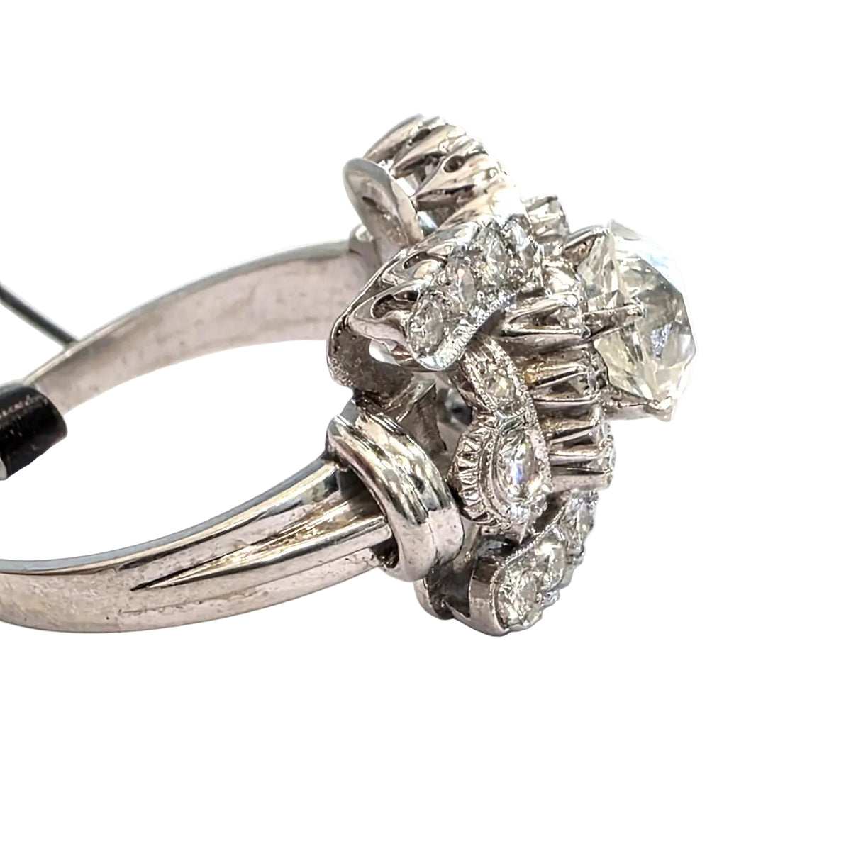 "Entourage" Ring in White Gold and Diamonds