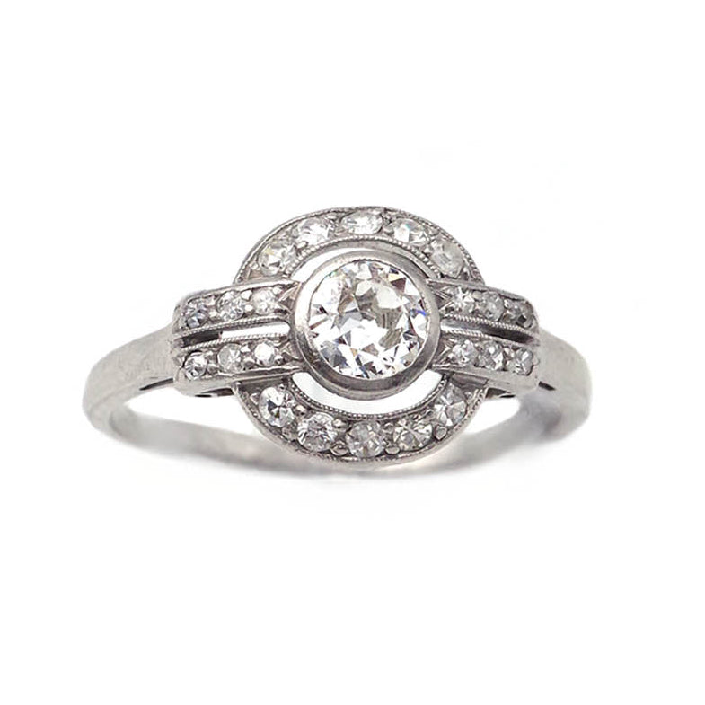 Entourage Ring in Platinum and Diamonds