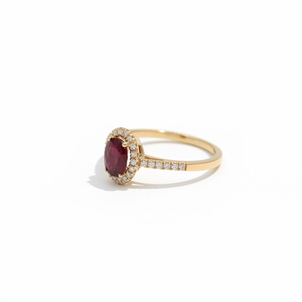Ring in yellow gold and ruby