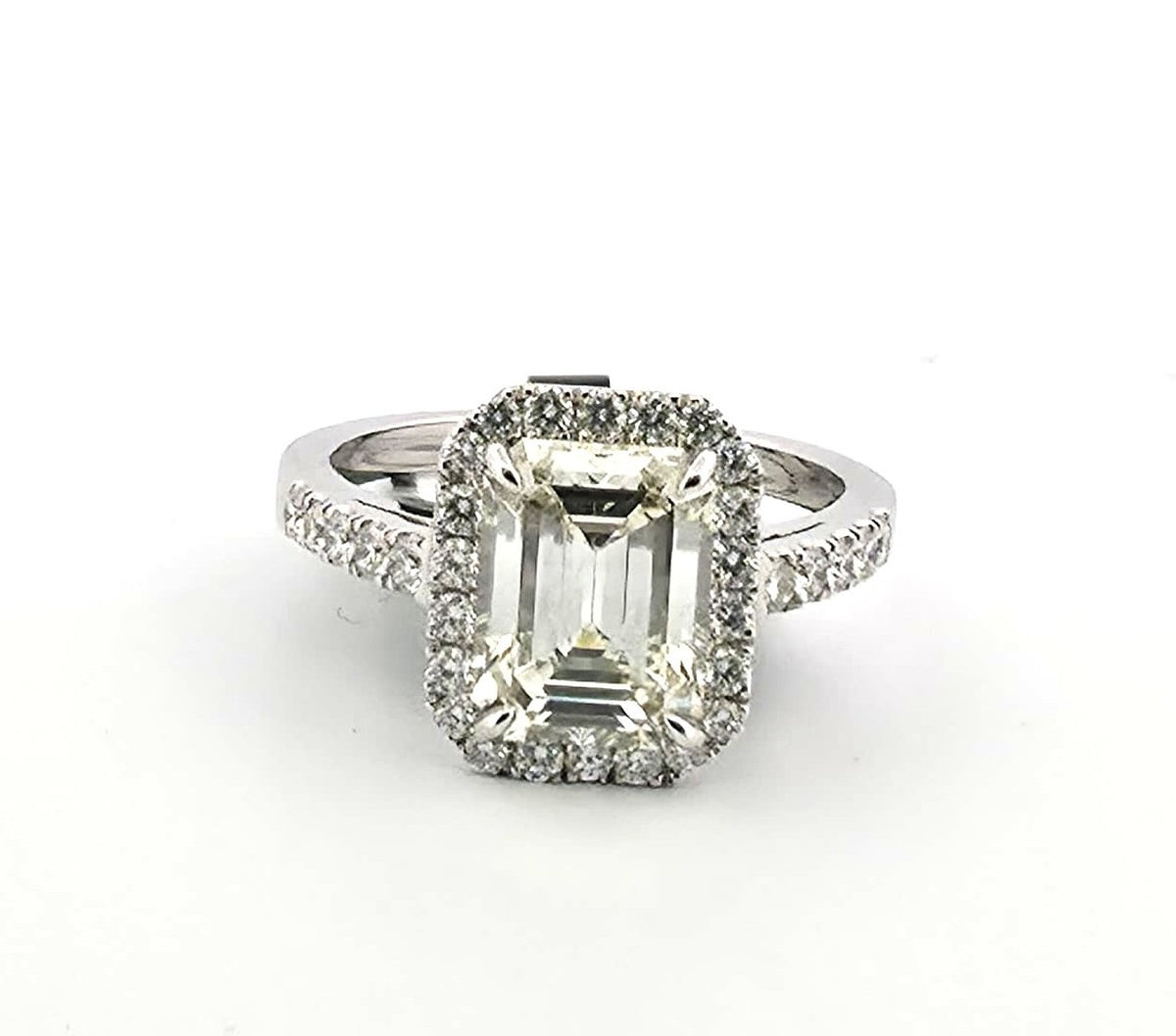 Bague Entourage en or blanc et diamants
