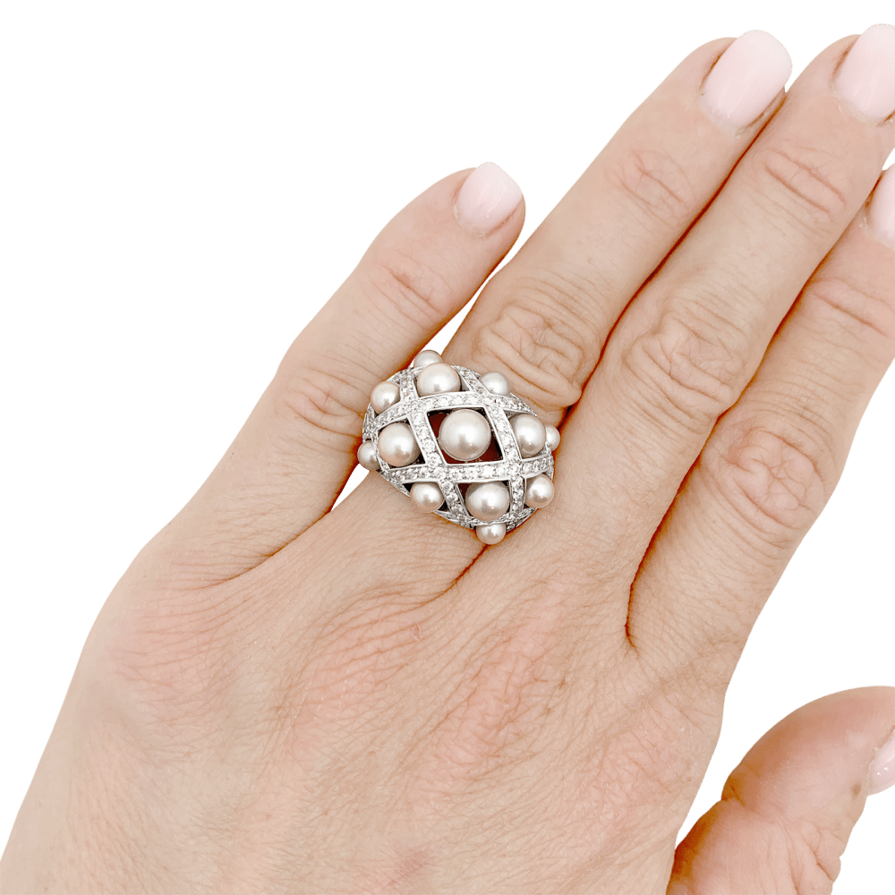 Ring CHANEL, "Baroque", white gold, diamonds.