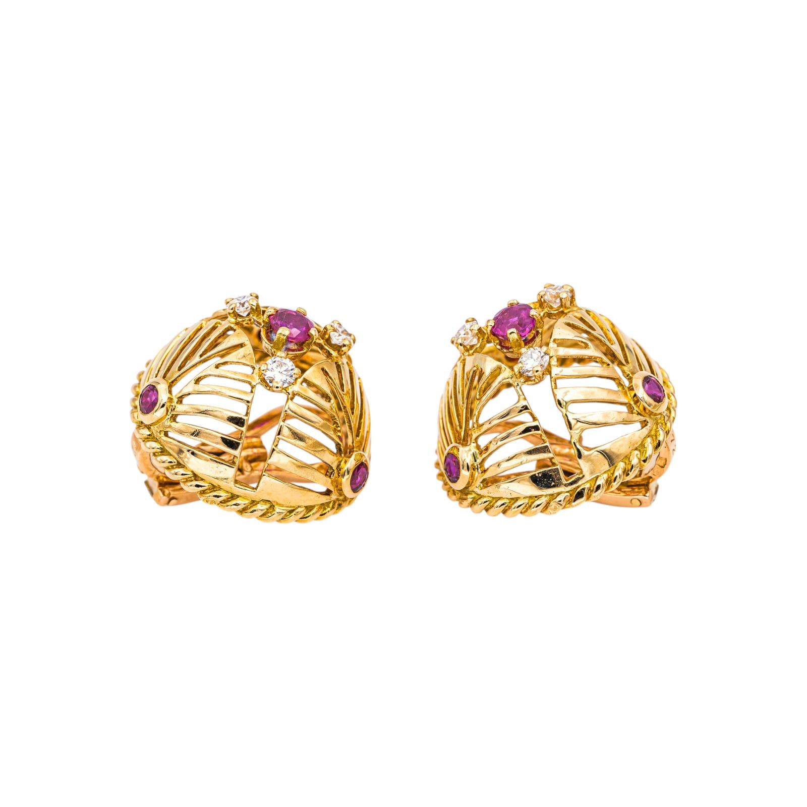Gübelin Earrings Clips Yellow gold Ruby