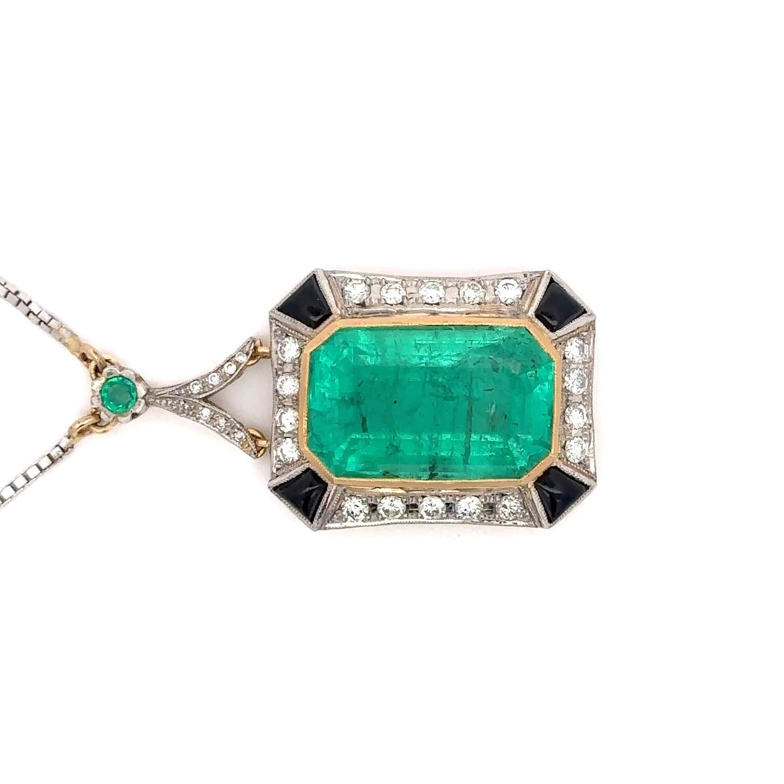 Collier Pendentif en or blanc, or jaune, platine, émeraude et diamants