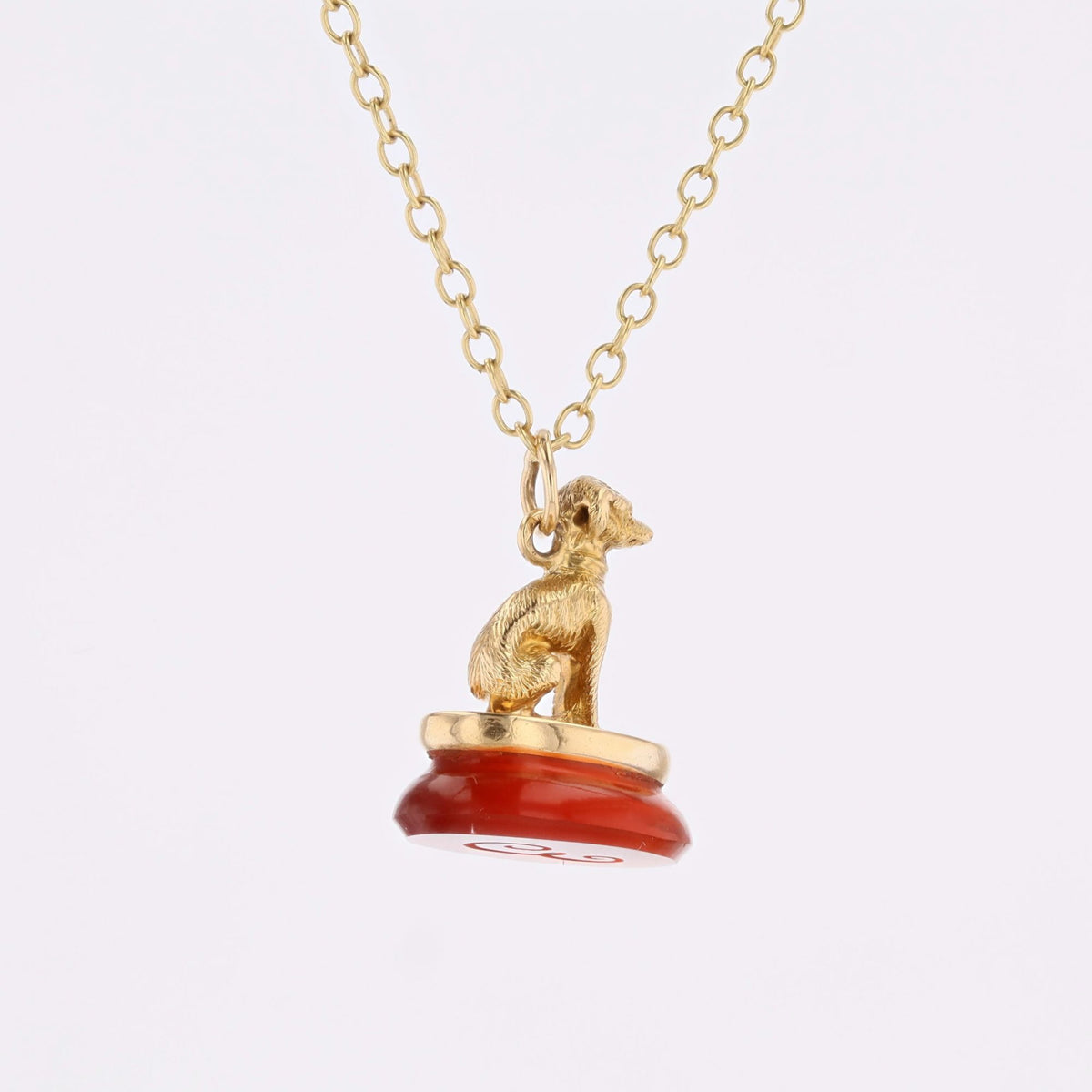 Yellow gold and carnelian pendant