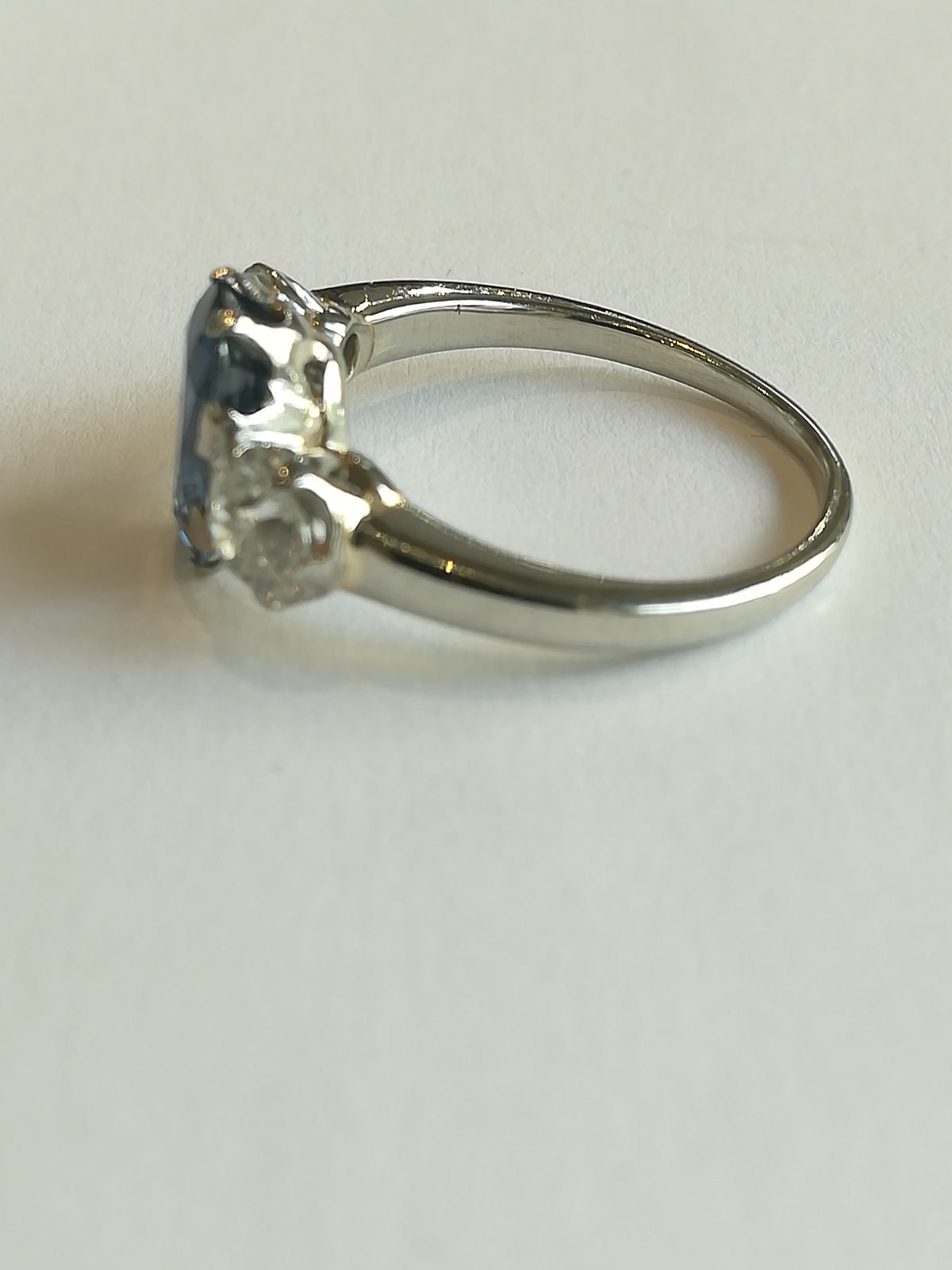 Bague Trilogie en or blanc, saphir et diamants