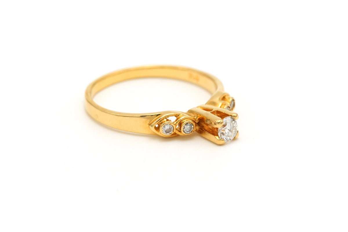 White Gold Solitaire Ring with Diamonds