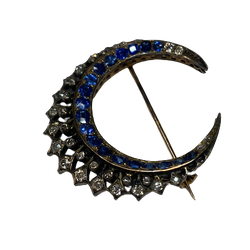 Brooch made of yellow gold, silver, sapphires, and diamonds