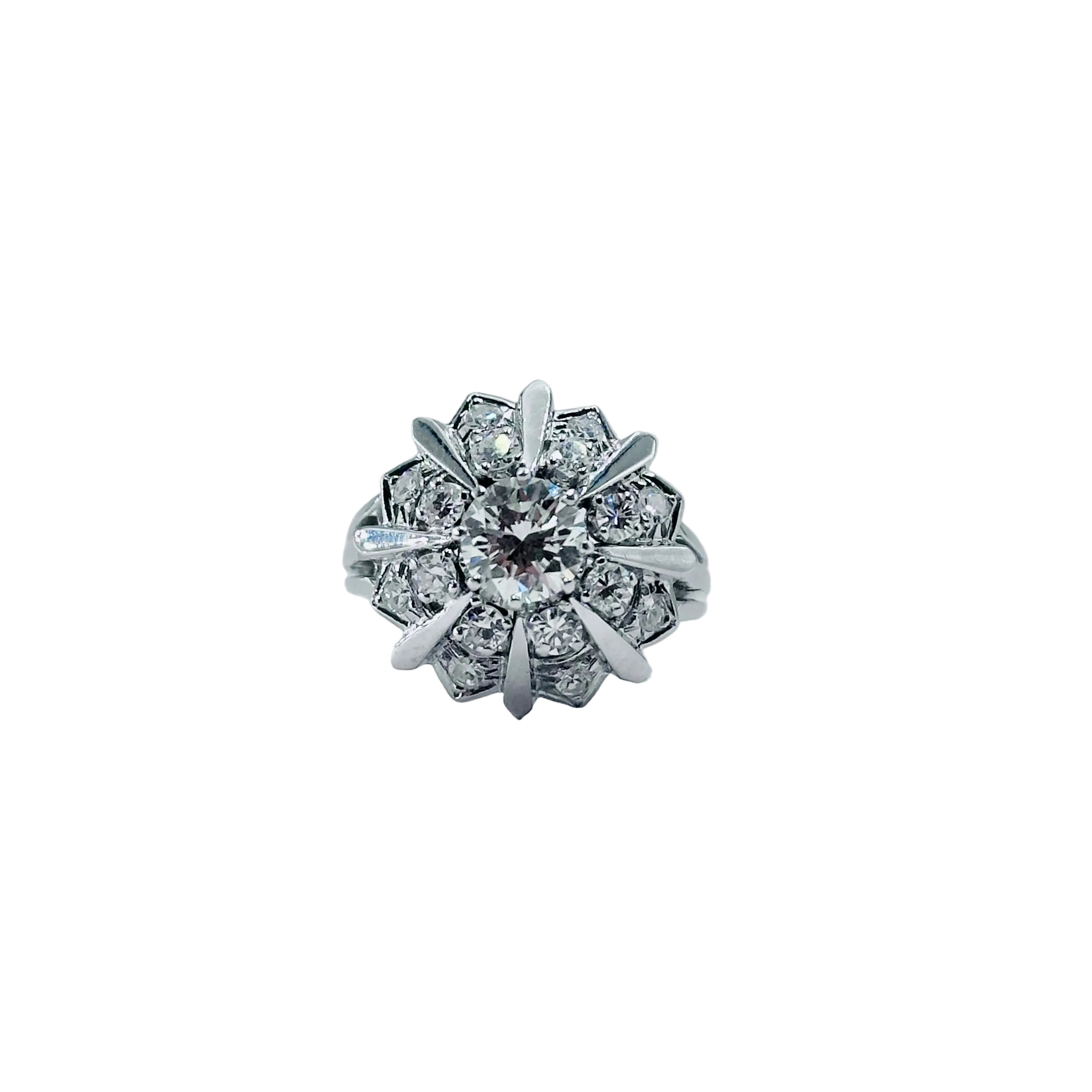 Entourage Ring in white gold, platinum, and diamonds