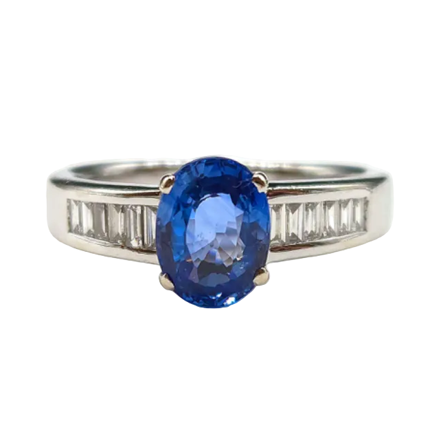 White Gold Solitaire Ring with Sapphire and Diamonds